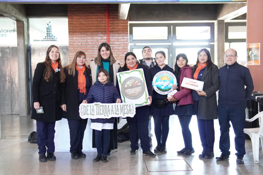 Fundación Vicente Lucci´s team with the winners from the Francisco Narciso Laprida Elementary School (San Rafael – Lules, Tucumán)